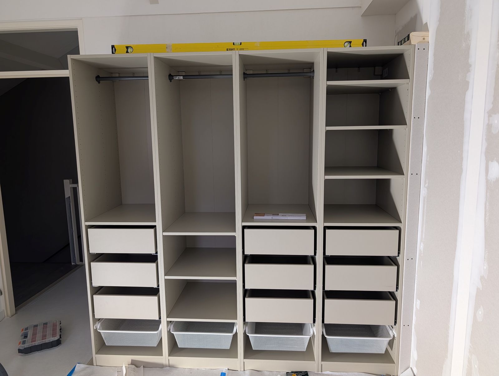 IKEA PAX kast montage voorbeeld